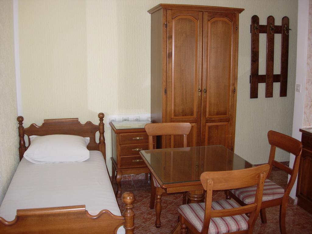 Rooms & Apartments Anka بار الغرفة الصورة