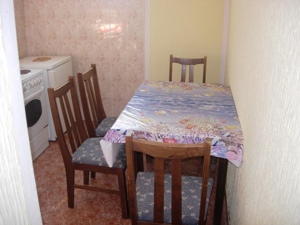 Rooms & Apartments Anka بار الغرفة الصورة