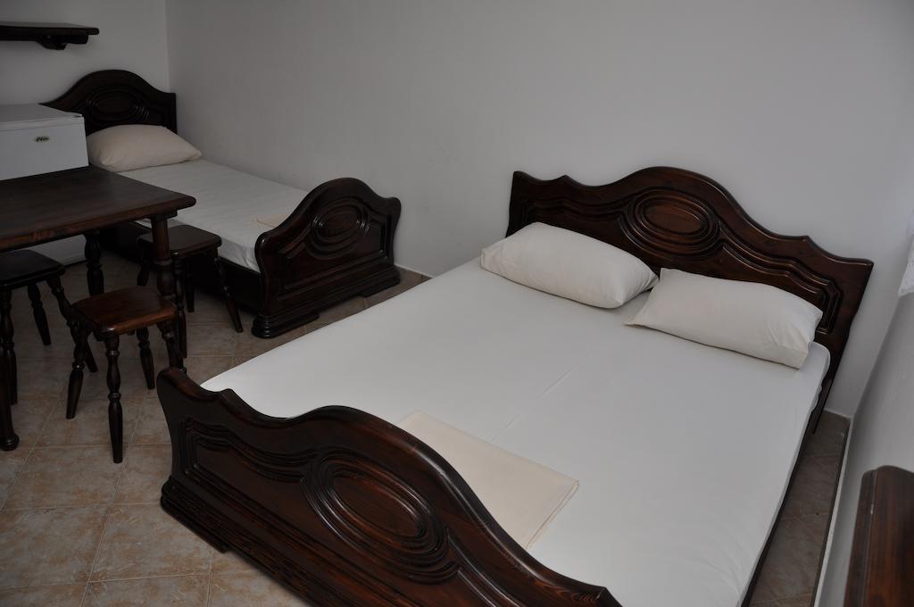 Rooms & Apartments Anka بار الغرفة الصورة