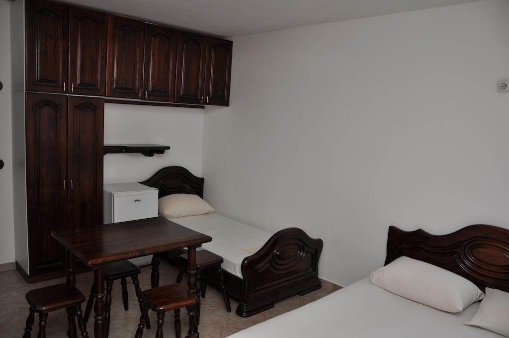 Rooms & Apartments Anka بار الغرفة الصورة