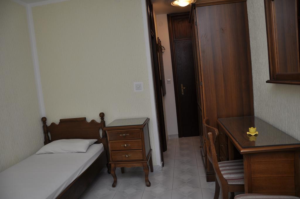 Rooms & Apartments Anka بار الغرفة الصورة